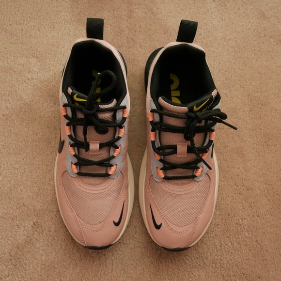 Nike Air Max Verona sneakers in plum chalk / black-ghost (Women's 6.5) - Picture 3 of 9